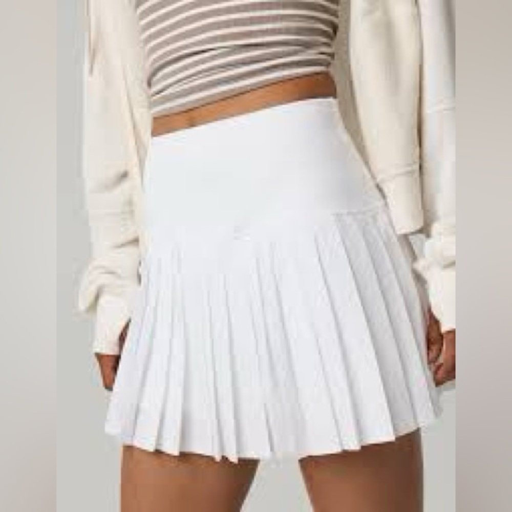 Offline by Aerie White Pleated Mini Skort